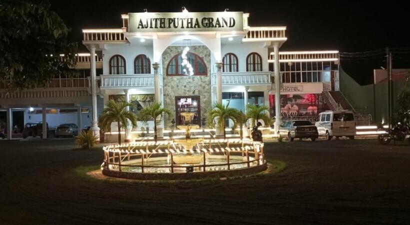 호텔 Ajith Putha Grand