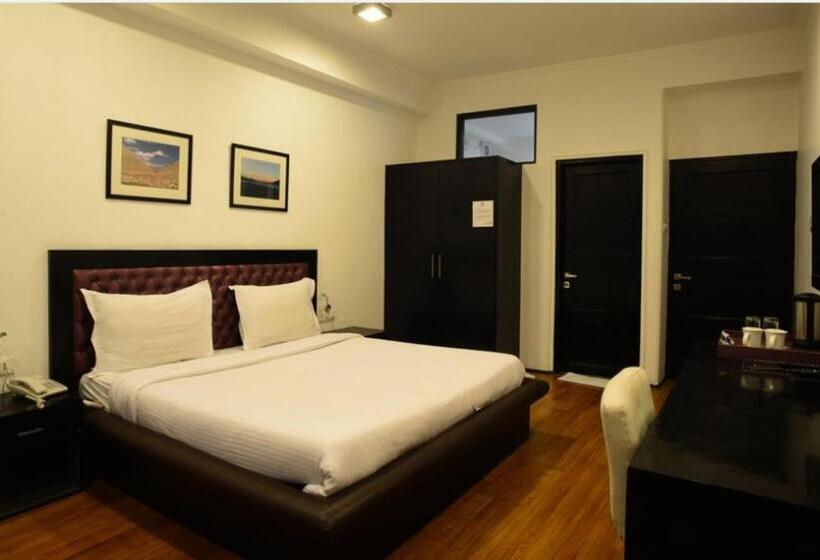 Отель Anandi Inn By Bookingcare