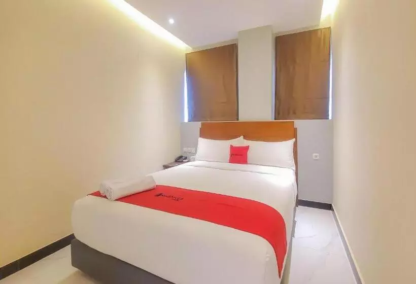 ホテル Reddoorz Plus @ Uno Jalan Merak Samarinda
