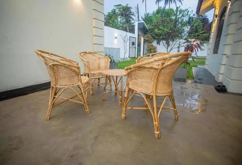 Hotelli Villa Risithenmi