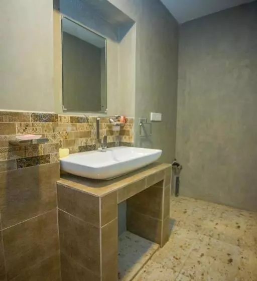 Hotelli Villa Risithenmi