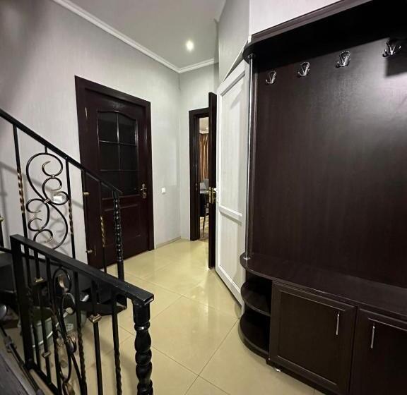 پانسیون Guesthouse Gamsaxurdia