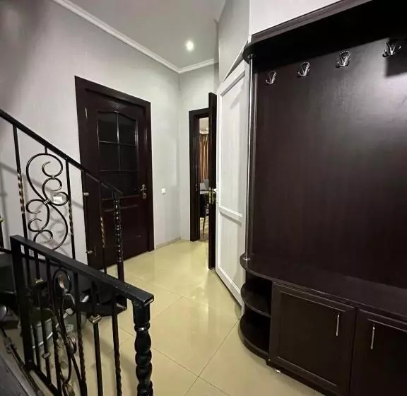 پانسیون Guesthouse Gamsaxurdia