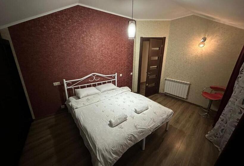 پانسیون Guesthouse Gamsaxurdia