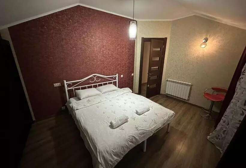 پانسیون Guesthouse Gamsaxurdia