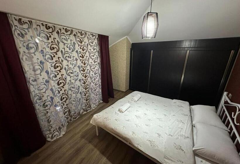 پانسیون Guesthouse Gamsaxurdia