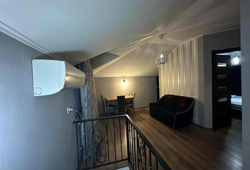 پانسیون Guesthouse Gamsaxurdia