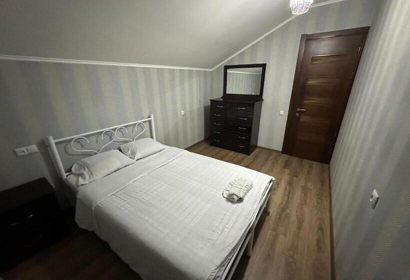 پانسیون Guesthouse Gamsaxurdia