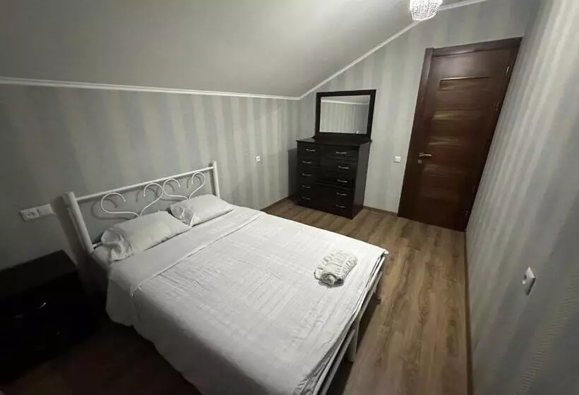 پانسیون Guesthouse Gamsaxurdia