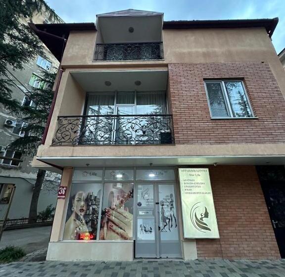 پانسیون Guesthouse Gamsaxurdia