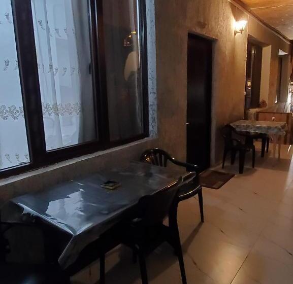 پانسیون Guesthouse Giorgi Avaliani