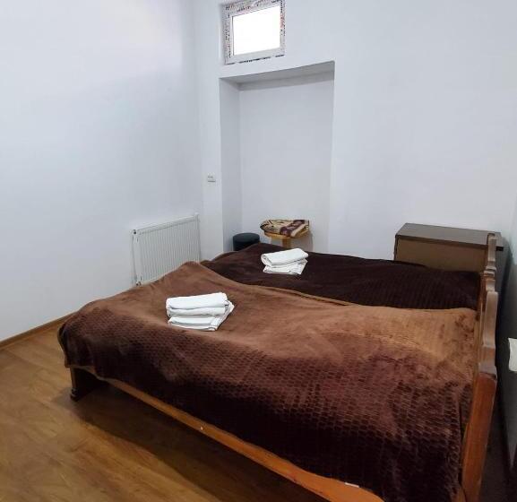 پانسیون Guesthouse Giorgi Avaliani