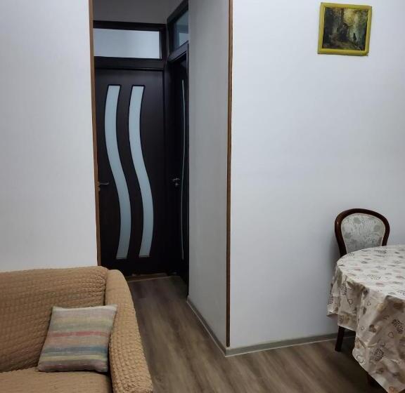 پانسیون Guesthouse Giorgi Avaliani