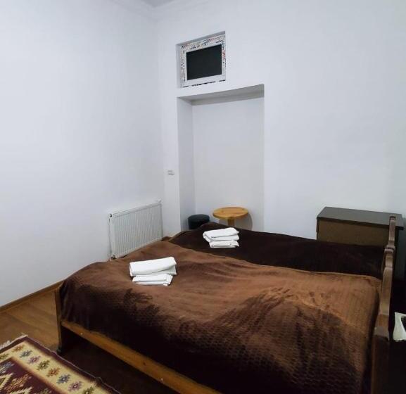 پانسیون Guesthouse Giorgi Avaliani