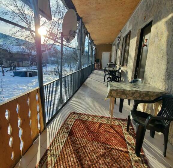 پانسیون Guesthouse Giorgi Avaliani