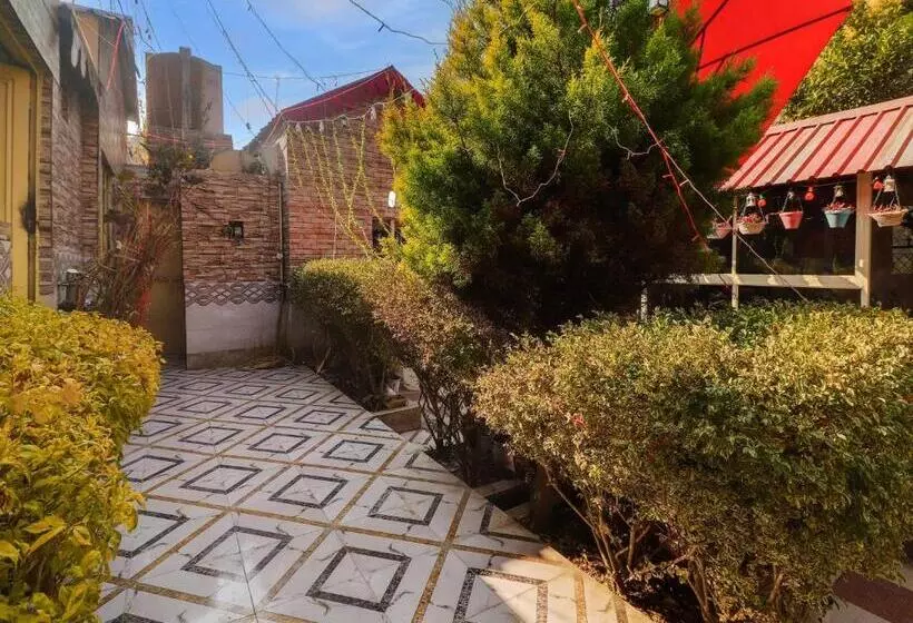 ペンション Krishna Red Rose Guest House  In Bhimtal, Nainital