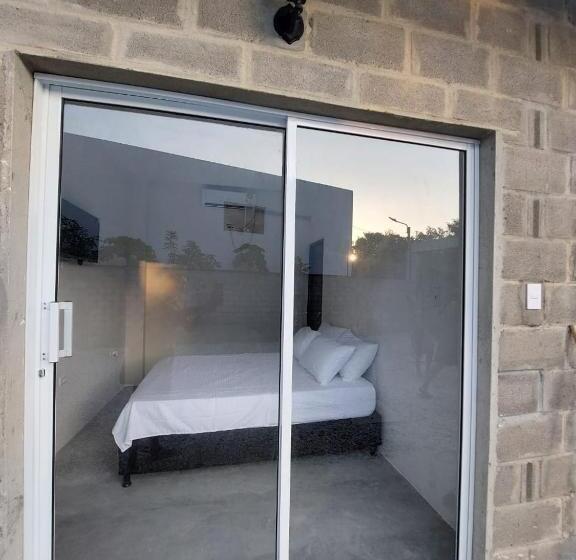 هاستل Beach House