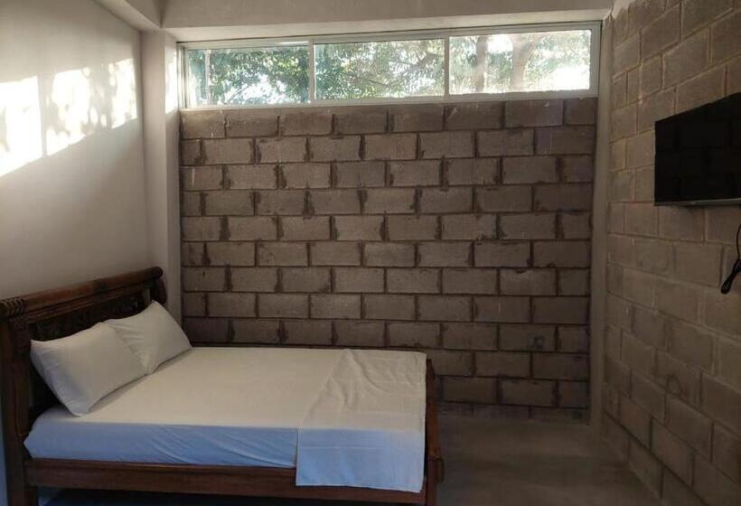 هاستل Beach House