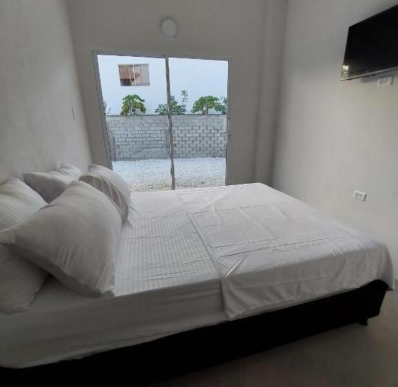 هاستل Beach House