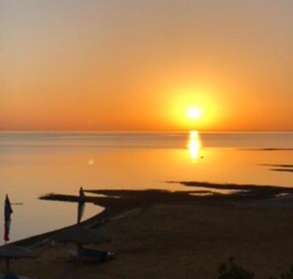 تختخواب و صبحانه Das! Haus Am Meer