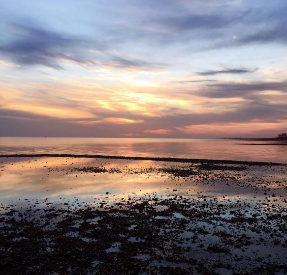 تختخواب و صبحانه Das! Haus Am Meer