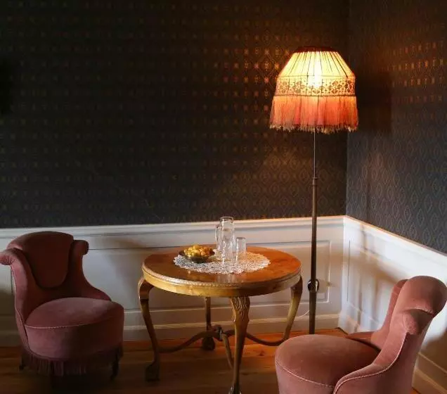 Aamiaismajoitus (B&B) Långbro Gård I Mölnbo