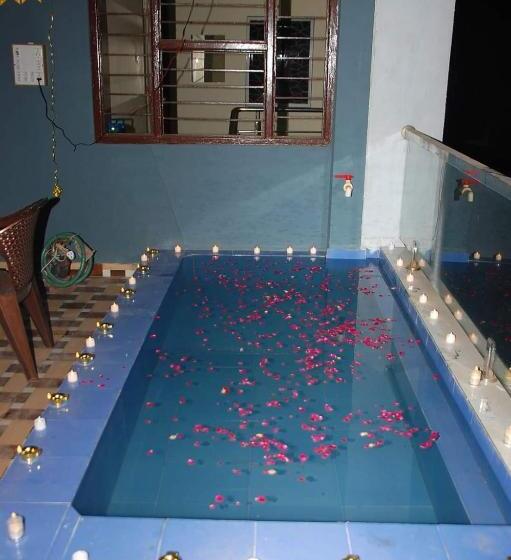 Отель Adarsh Palace