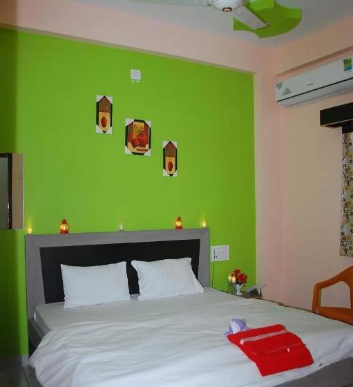 Отель Adarsh Palace