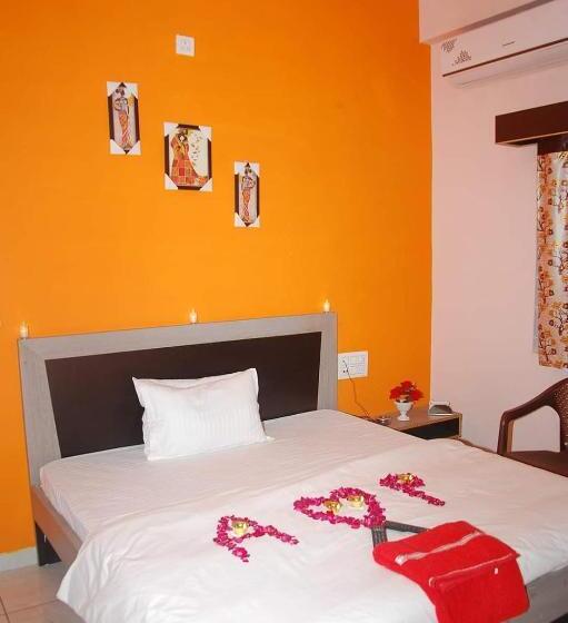 Отель Adarsh Palace