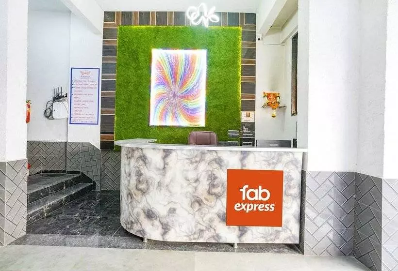 ホテル Fabexpress Kirtiraj