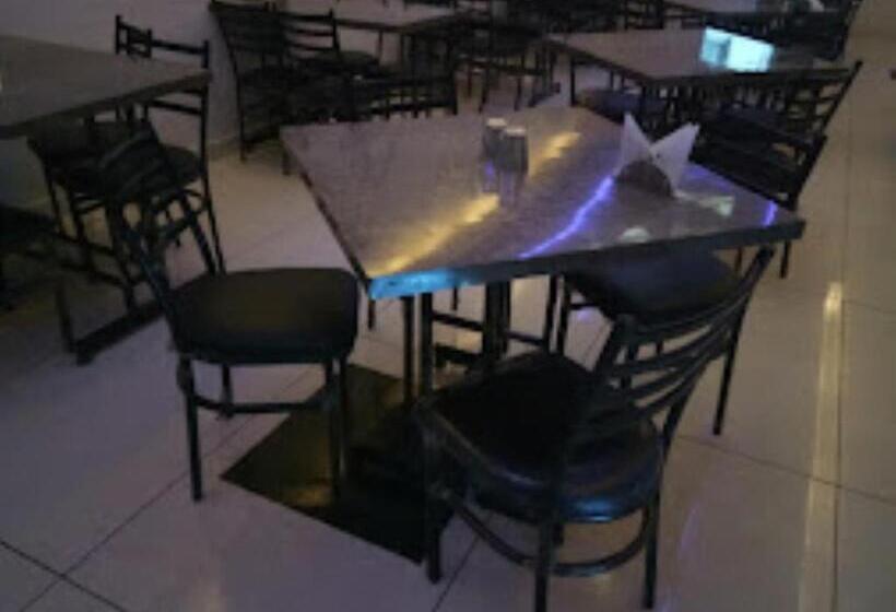 酒店 Golden Leaf , Sagar