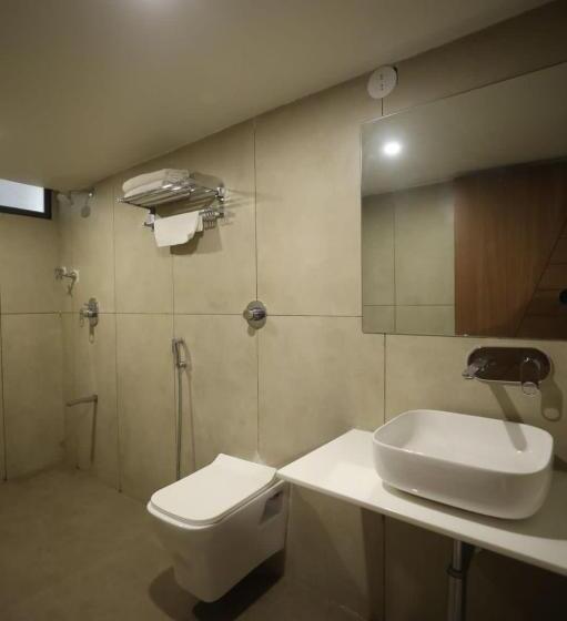 בית מלון כפרי R City Inn By Mantram Hospitality