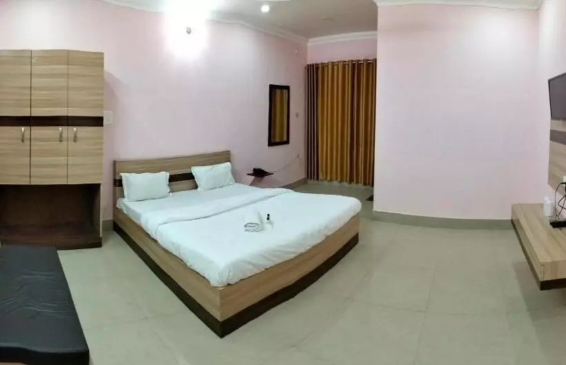 ホテル Tirupati Guest House