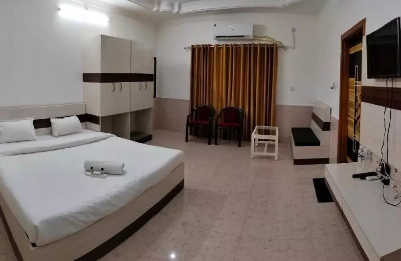 ホテル Tirupati Guest House