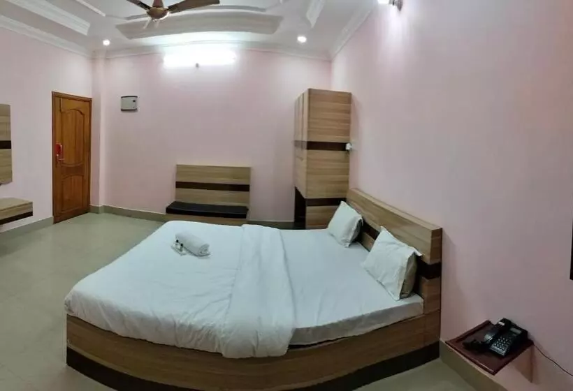 ホテル Tirupati Guest House