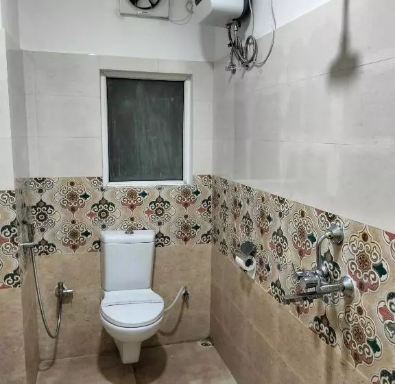 ホテル Tirupati Guest House