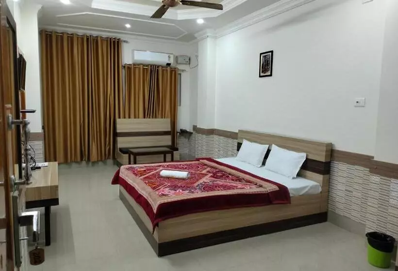ホテル Tirupati Guest House