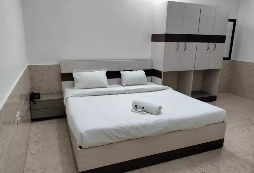 ホテル Tirupati Guest House