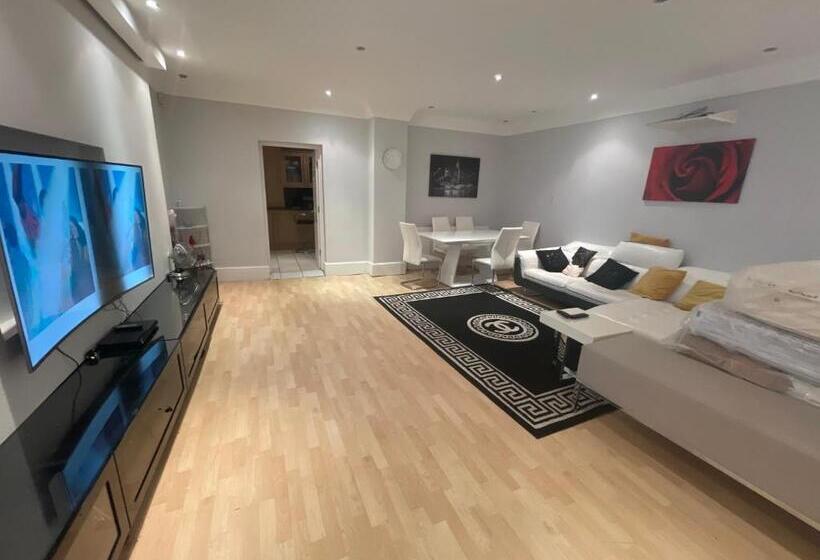 펜션 Double Room En Suite Free Parking