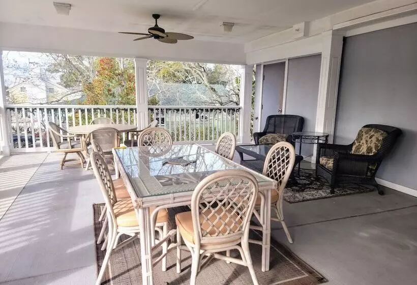 Hotelli Beaufort Harbour Suites And Lodges