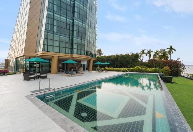 Hotel Naka Raj Escape