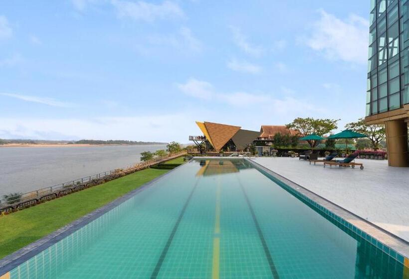 Hotel Naka Raj Escape