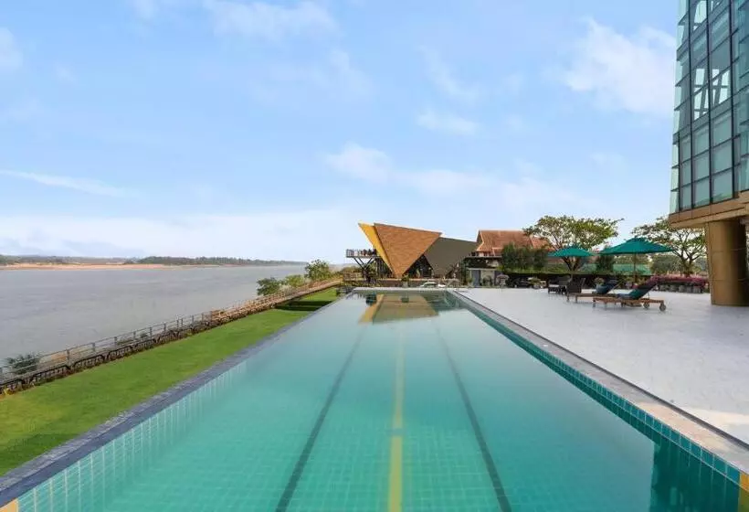 ホテル Naka Raj Escape