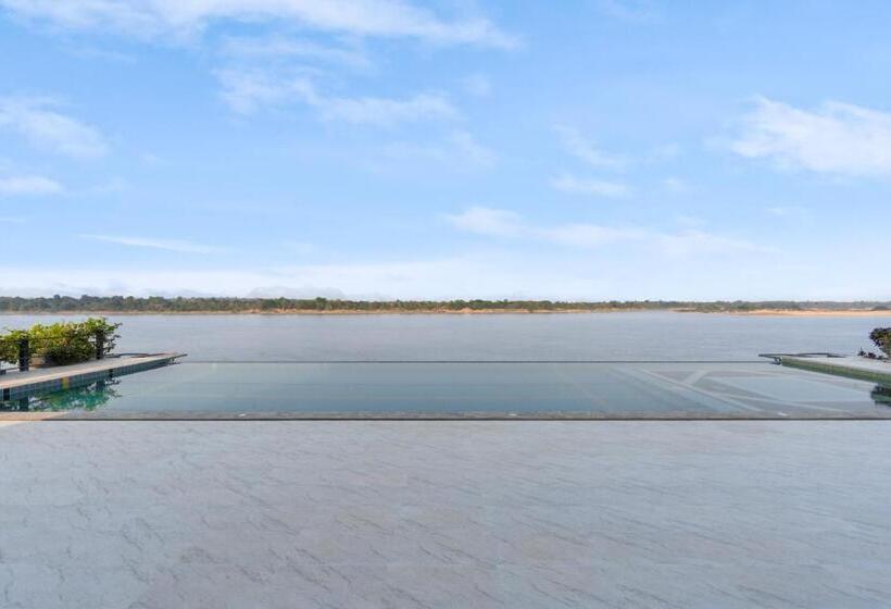 Szálloda Naka Raj Escape