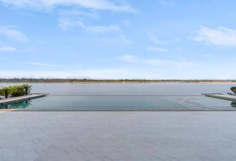 ホテル Naka Raj Escape