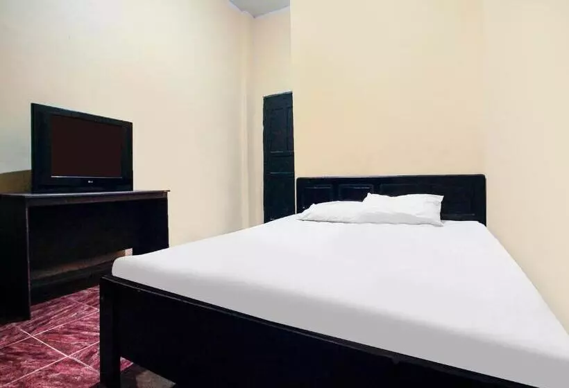 Hotelli Oyo 93443 Emmy Homestay Syariah