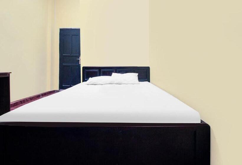 בית מלון כפרי Oyo 93443 Emmy Homestay Syariah