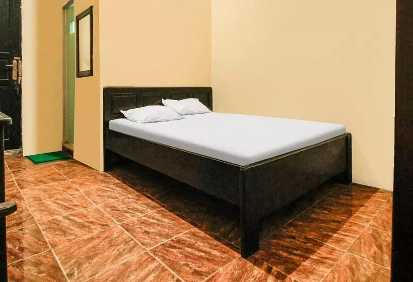 Hotelli Oyo 93443 Emmy Homestay Syariah