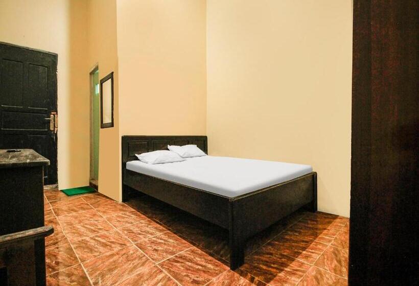 בית מלון כפרי Oyo 93443 Emmy Homestay Syariah