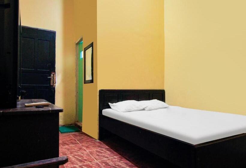 בית מלון כפרי Oyo 93443 Emmy Homestay Syariah